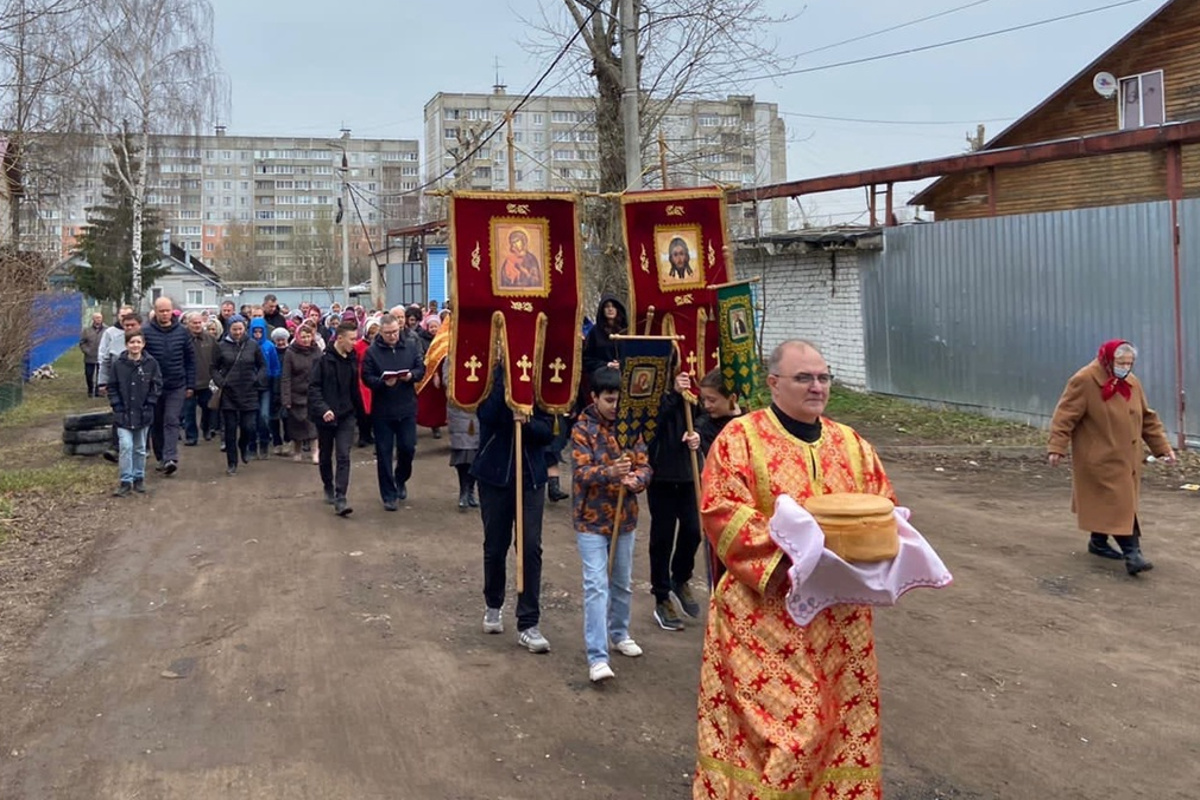 Крестный ход в твери. Крестный ход в Твери 2022. Крестный ход Териберка. Крестный ход Артюшкино. Пасхальный крестный ход.