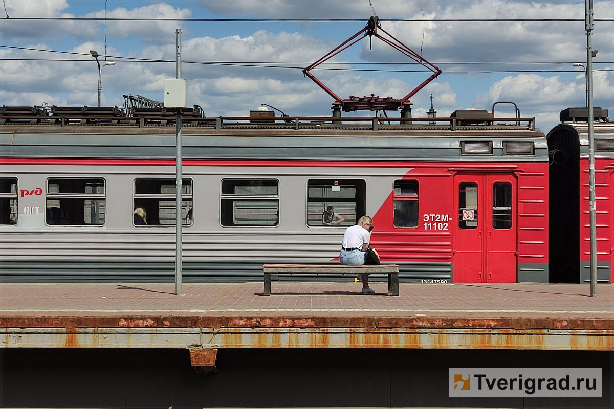 Электрички ховрино тверь. Москва Тверь остановки. Ленинградский вокзал электричка до Твери. Поезд 252 расписание.